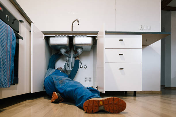 Professional Emergency Plumber technician working in Enterprise, WV